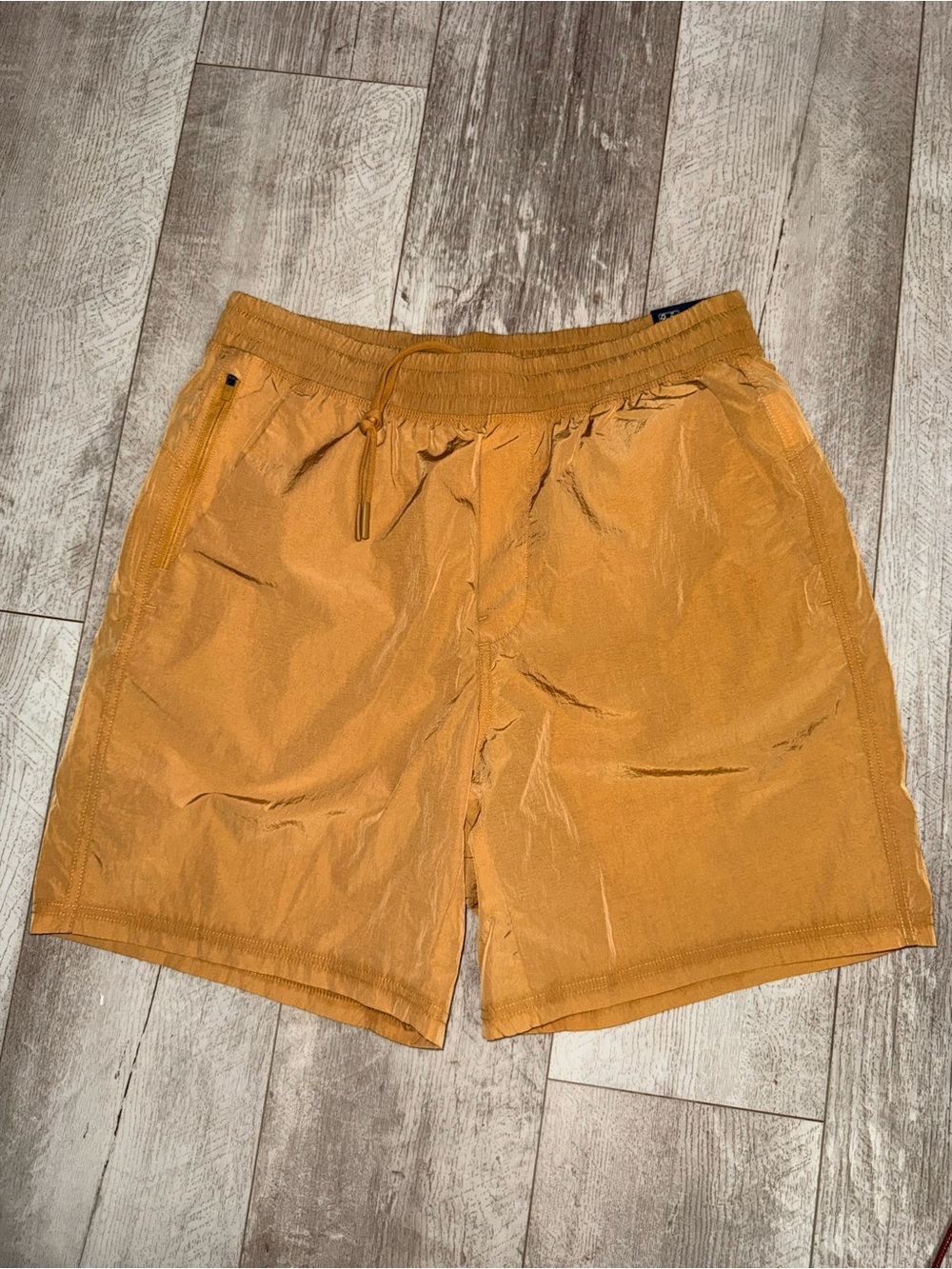 VRST Men’s 7” All-In Unlined Shorts Gold M NWT